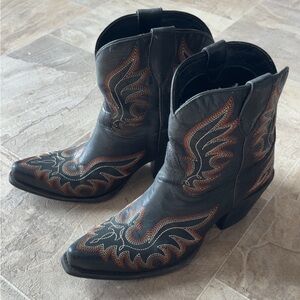 Ariat booties Chandler